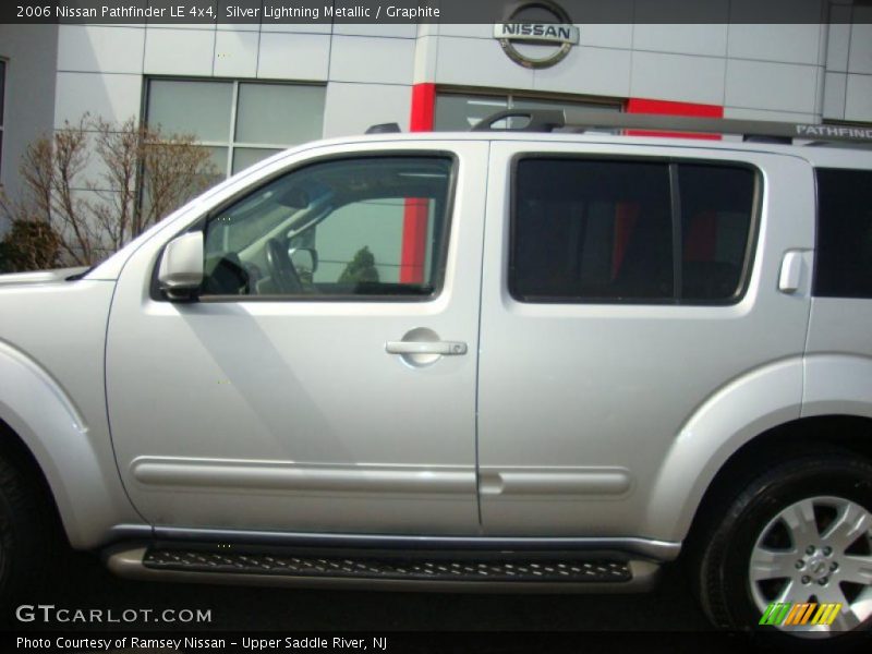 Silver Lightning Metallic / Graphite 2006 Nissan Pathfinder LE 4x4