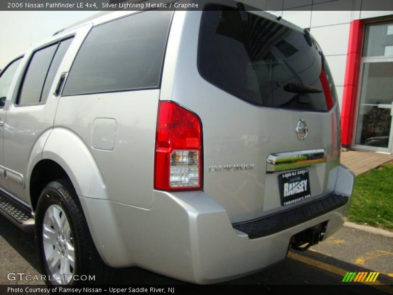 Silver Lightning Metallic / Graphite 2006 Nissan Pathfinder LE 4x4