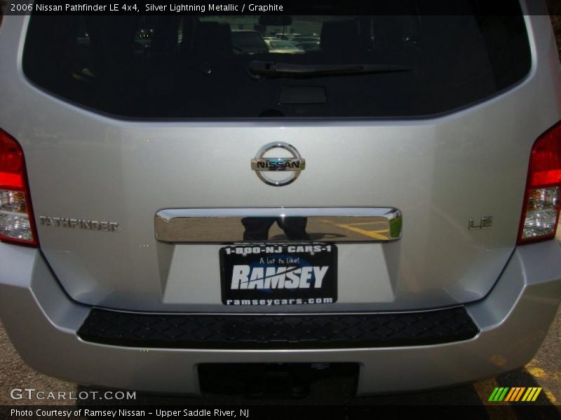 Silver Lightning Metallic / Graphite 2006 Nissan Pathfinder LE 4x4