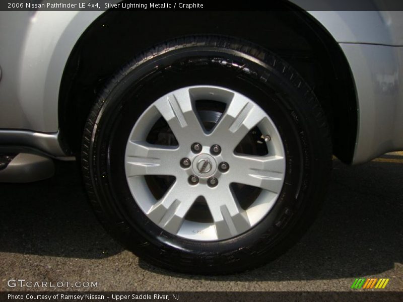 Silver Lightning Metallic / Graphite 2006 Nissan Pathfinder LE 4x4