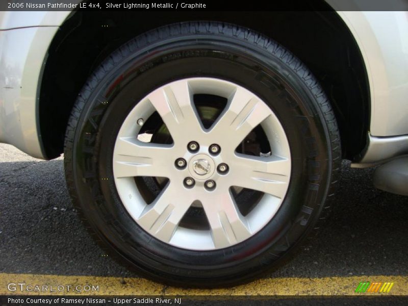 Silver Lightning Metallic / Graphite 2006 Nissan Pathfinder LE 4x4