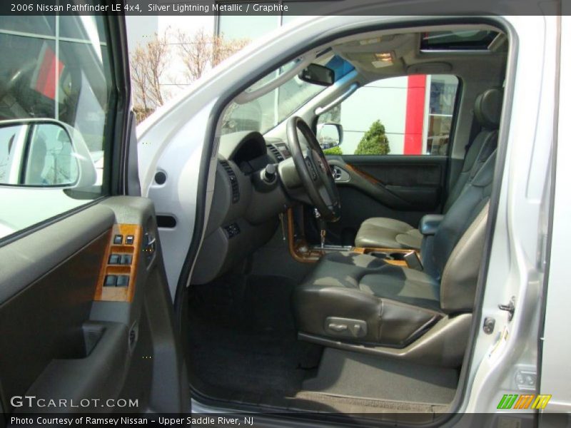 Silver Lightning Metallic / Graphite 2006 Nissan Pathfinder LE 4x4