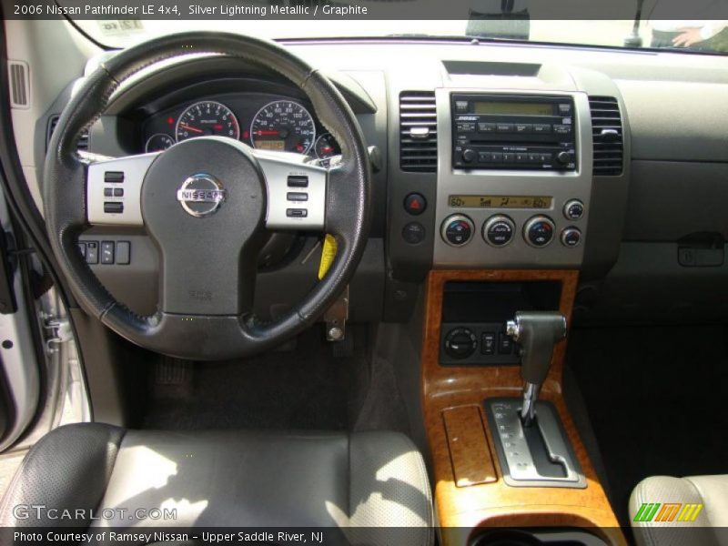 Silver Lightning Metallic / Graphite 2006 Nissan Pathfinder LE 4x4