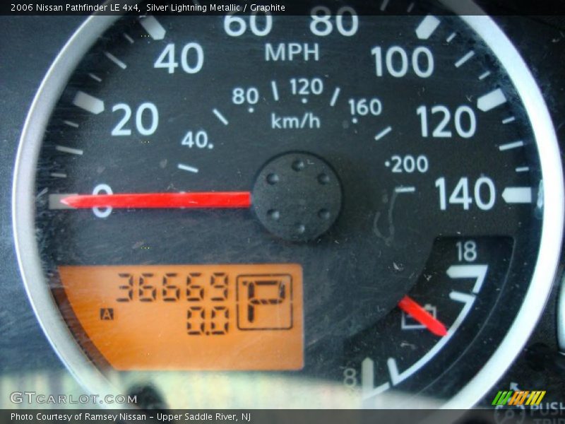Silver Lightning Metallic / Graphite 2006 Nissan Pathfinder LE 4x4