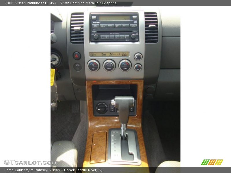 Silver Lightning Metallic / Graphite 2006 Nissan Pathfinder LE 4x4