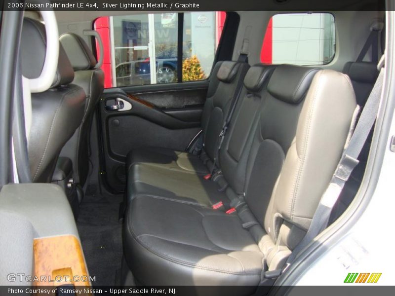 Silver Lightning Metallic / Graphite 2006 Nissan Pathfinder LE 4x4