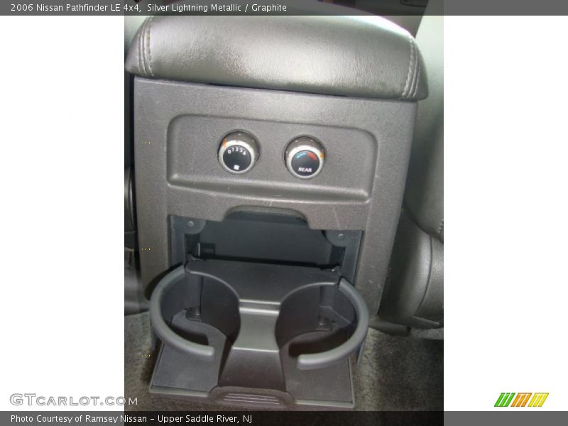Silver Lightning Metallic / Graphite 2006 Nissan Pathfinder LE 4x4