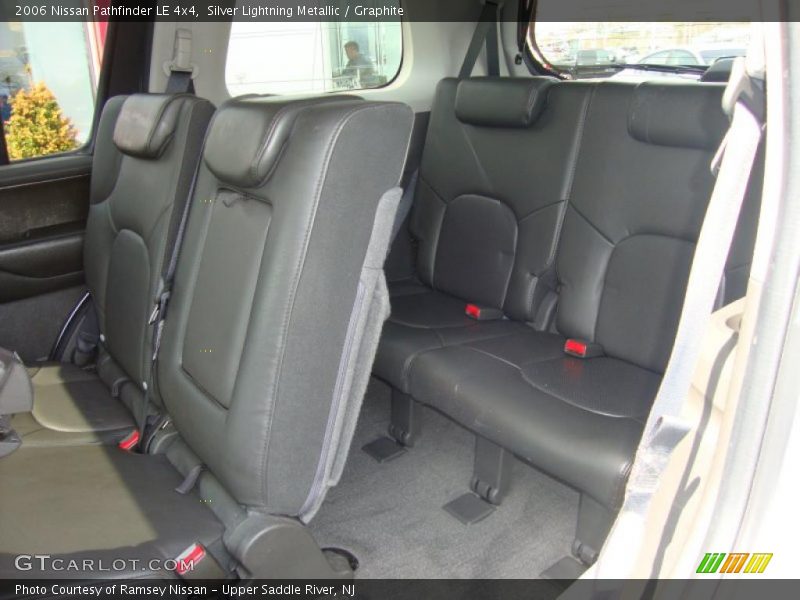 Silver Lightning Metallic / Graphite 2006 Nissan Pathfinder LE 4x4