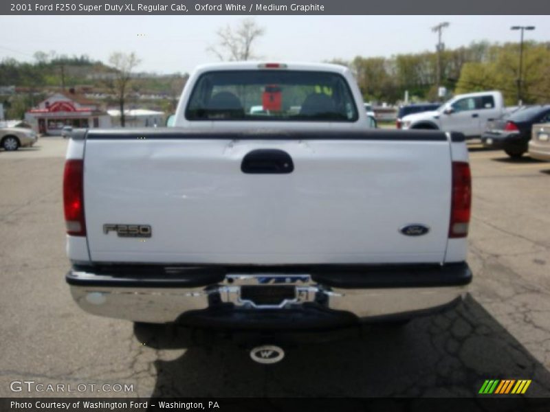 Oxford White / Medium Graphite 2001 Ford F250 Super Duty XL Regular Cab