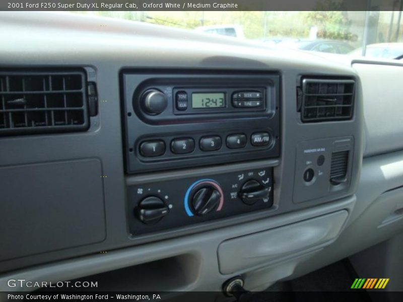 Oxford White / Medium Graphite 2001 Ford F250 Super Duty XL Regular Cab