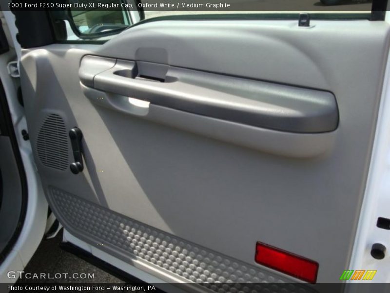 Oxford White / Medium Graphite 2001 Ford F250 Super Duty XL Regular Cab