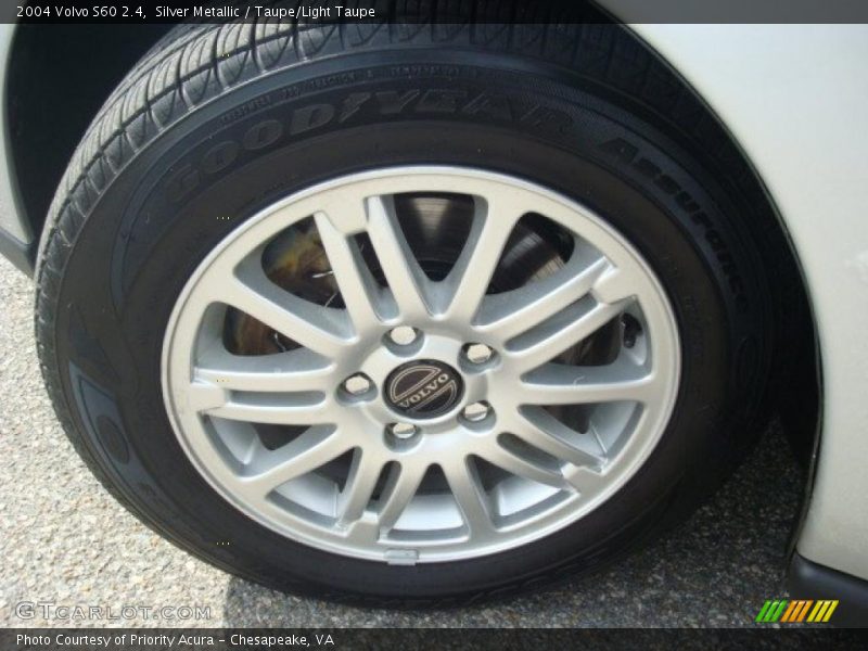 Silver Metallic / Taupe/Light Taupe 2004 Volvo S60 2.4