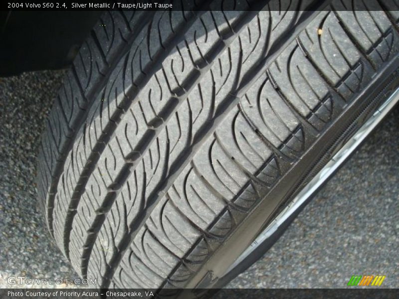 Silver Metallic / Taupe/Light Taupe 2004 Volvo S60 2.4