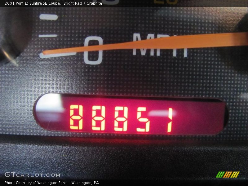 Bright Red / Graphite 2001 Pontiac Sunfire SE Coupe