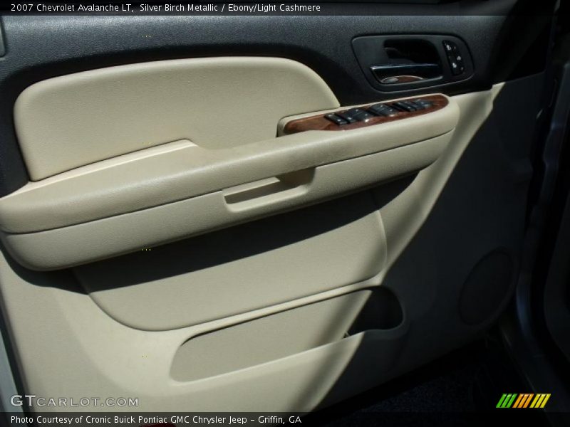 Silver Birch Metallic / Ebony/Light Cashmere 2007 Chevrolet Avalanche LT