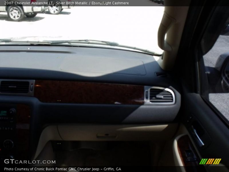 Silver Birch Metallic / Ebony/Light Cashmere 2007 Chevrolet Avalanche LT