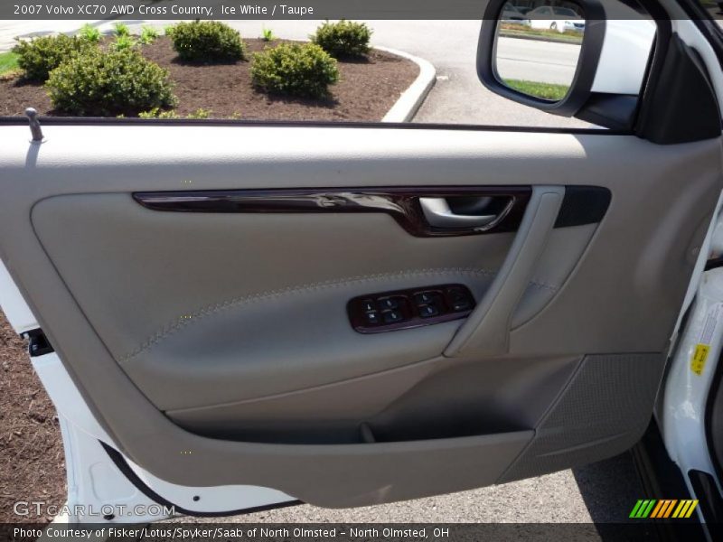 Ice White / Taupe 2007 Volvo XC70 AWD Cross Country
