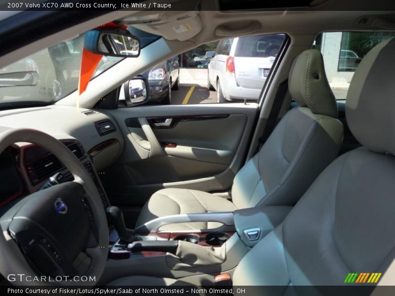 Ice White / Taupe 2007 Volvo XC70 AWD Cross Country