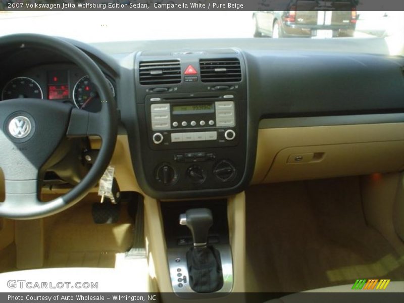 Campanella White / Pure Beige 2007 Volkswagen Jetta Wolfsburg Edition Sedan