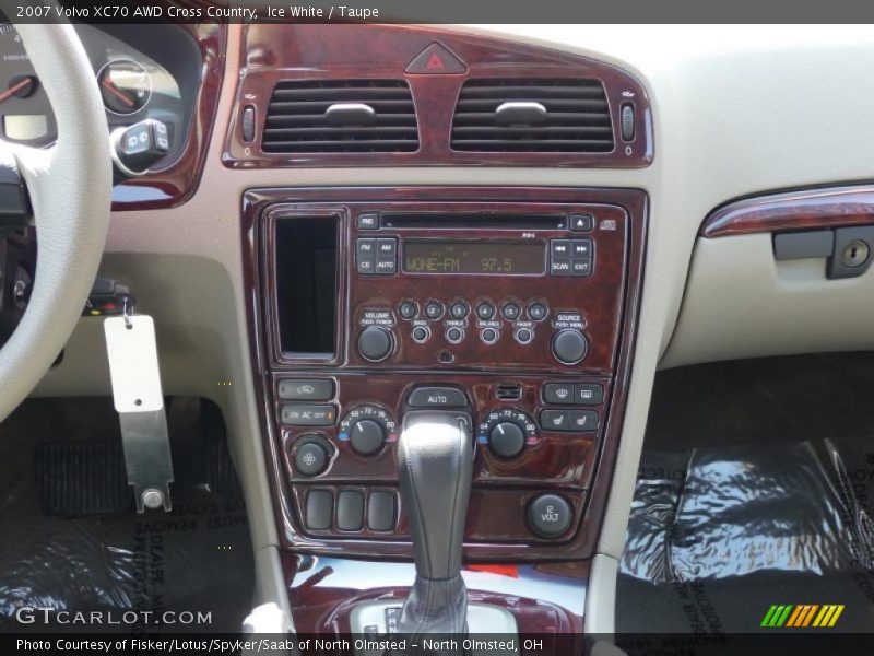 Ice White / Taupe 2007 Volvo XC70 AWD Cross Country