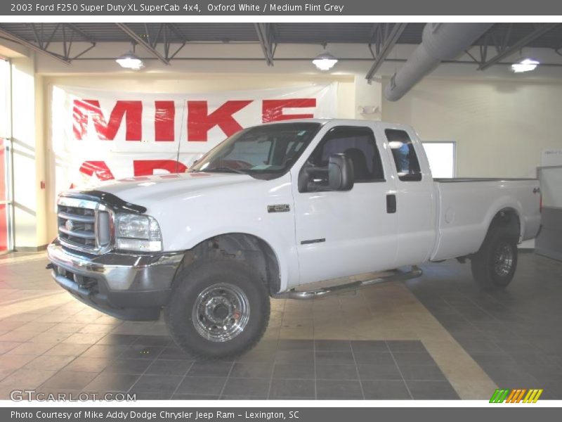 Oxford White / Medium Flint Grey 2003 Ford F250 Super Duty XL SuperCab 4x4