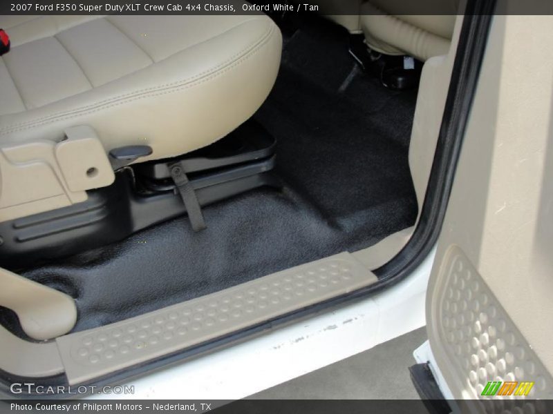 Oxford White / Tan 2007 Ford F350 Super Duty XLT Crew Cab 4x4 Chassis