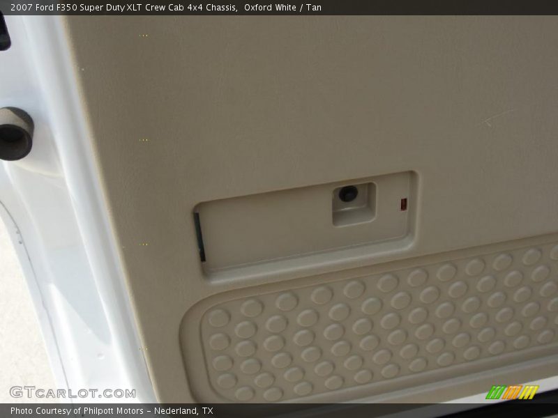 Oxford White / Tan 2007 Ford F350 Super Duty XLT Crew Cab 4x4 Chassis