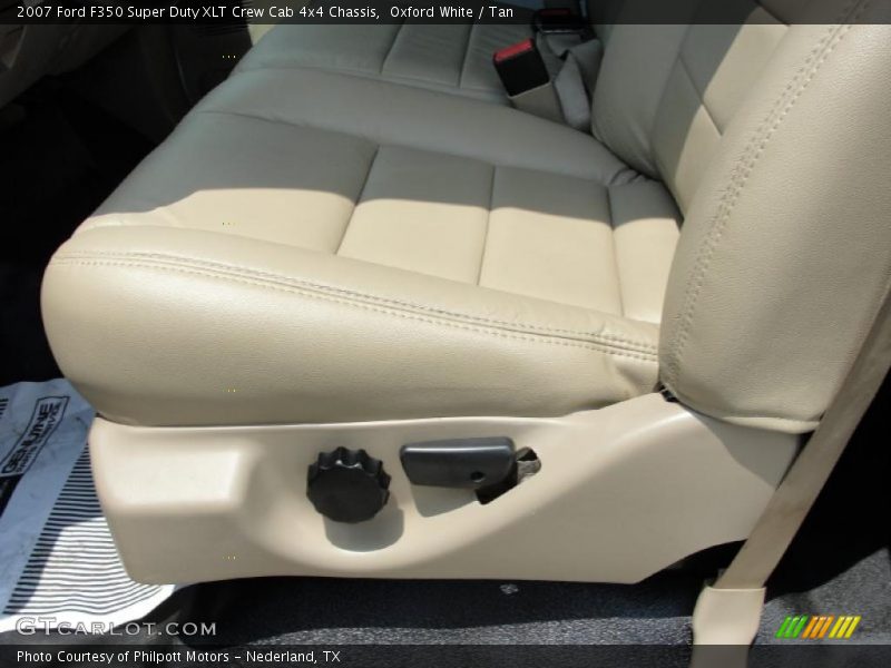 Oxford White / Tan 2007 Ford F350 Super Duty XLT Crew Cab 4x4 Chassis