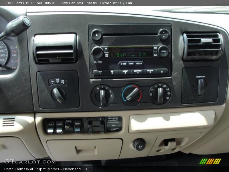 Oxford White / Tan 2007 Ford F350 Super Duty XLT Crew Cab 4x4 Chassis