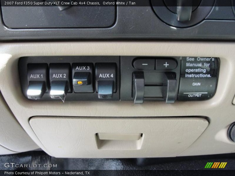 Oxford White / Tan 2007 Ford F350 Super Duty XLT Crew Cab 4x4 Chassis