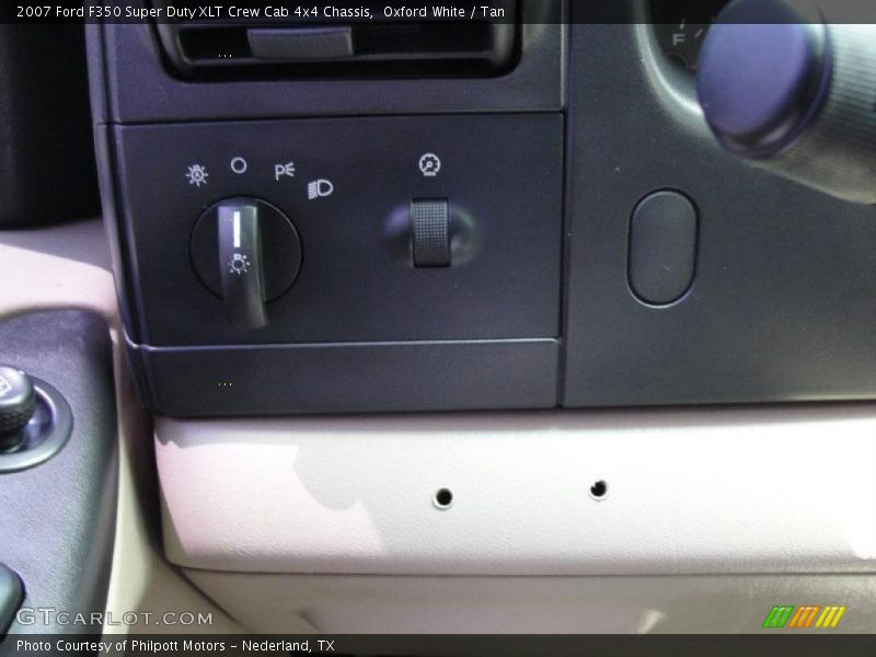 Oxford White / Tan 2007 Ford F350 Super Duty XLT Crew Cab 4x4 Chassis
