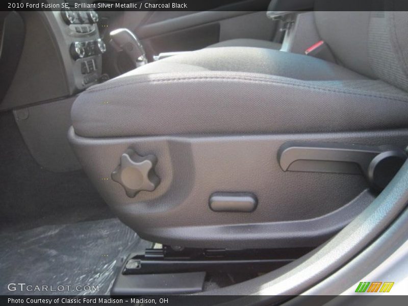 Brilliant Silver Metallic / Charcoal Black 2010 Ford Fusion SE
