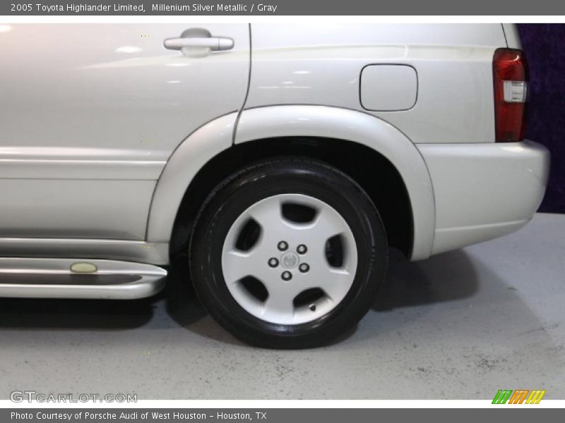Millenium Silver Metallic / Gray 2005 Toyota Highlander Limited