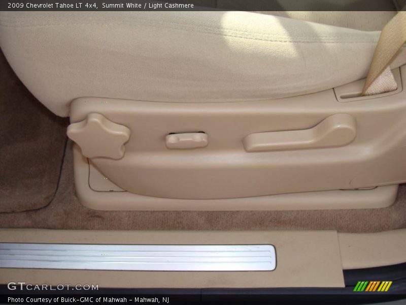 Summit White / Light Cashmere 2009 Chevrolet Tahoe LT 4x4