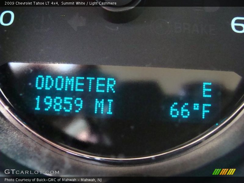 Summit White / Light Cashmere 2009 Chevrolet Tahoe LT 4x4