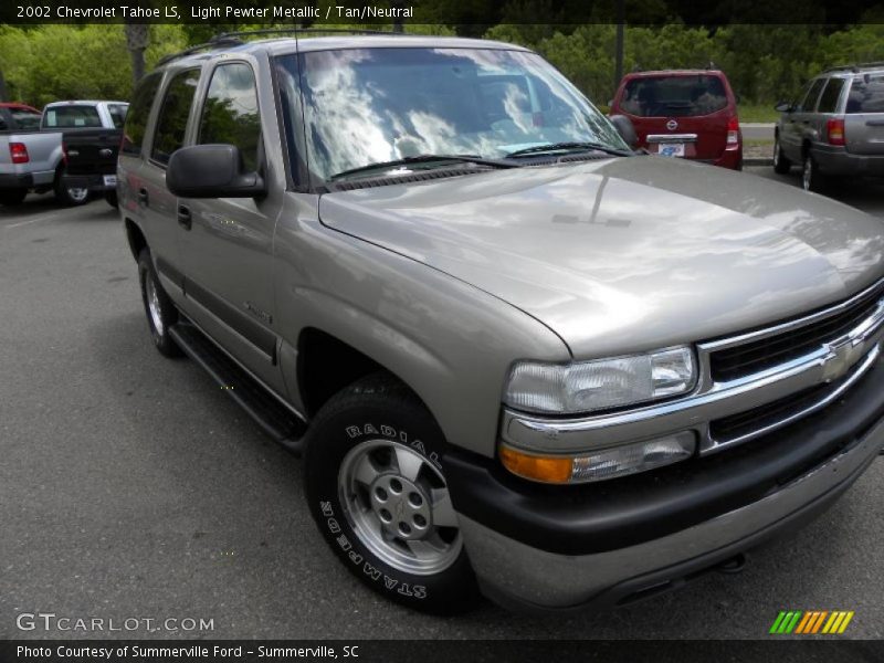 Light Pewter Metallic / Tan/Neutral 2002 Chevrolet Tahoe LS