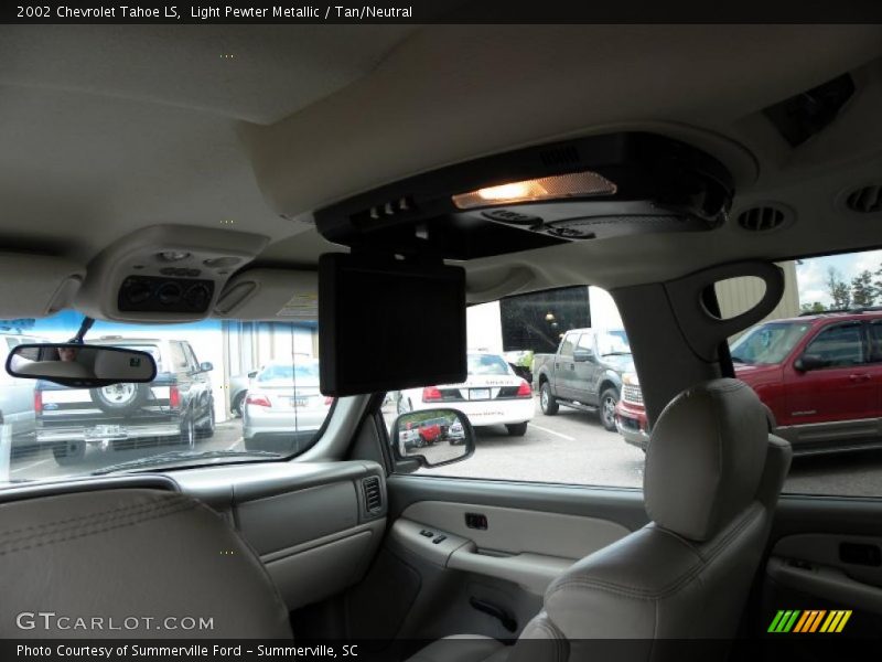 Light Pewter Metallic / Tan/Neutral 2002 Chevrolet Tahoe LS