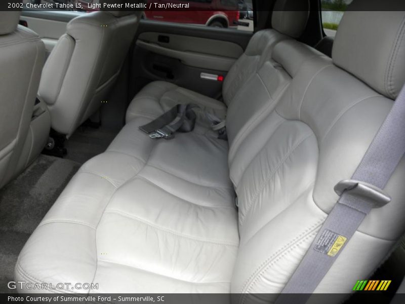 Light Pewter Metallic / Tan/Neutral 2002 Chevrolet Tahoe LS