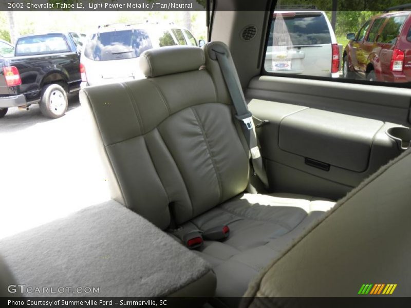Light Pewter Metallic / Tan/Neutral 2002 Chevrolet Tahoe LS