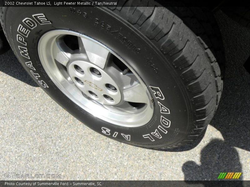 Light Pewter Metallic / Tan/Neutral 2002 Chevrolet Tahoe LS