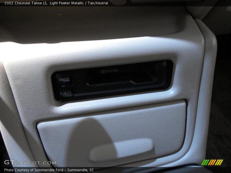 Light Pewter Metallic / Tan/Neutral 2002 Chevrolet Tahoe LS