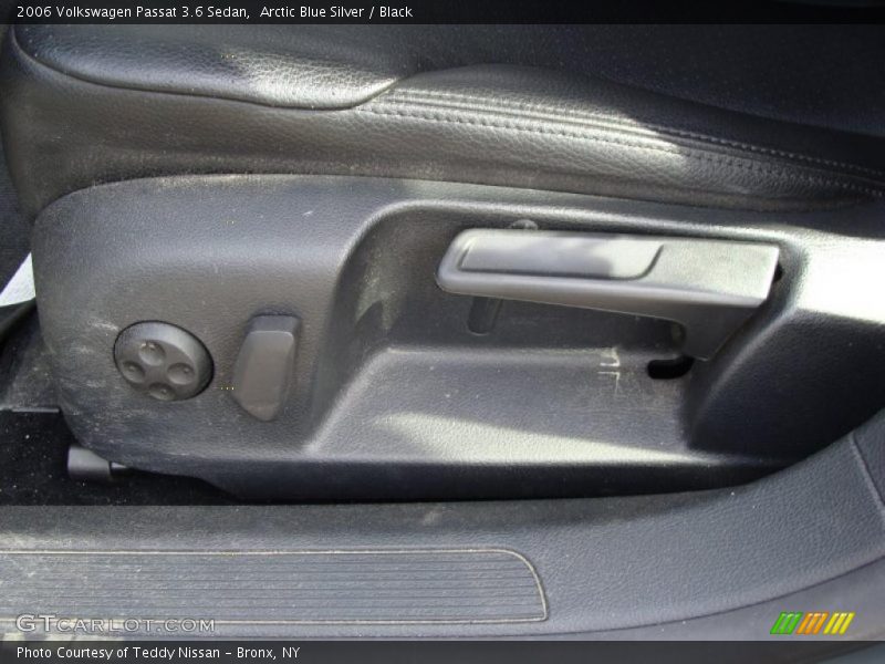 Arctic Blue Silver / Black 2006 Volkswagen Passat 3.6 Sedan