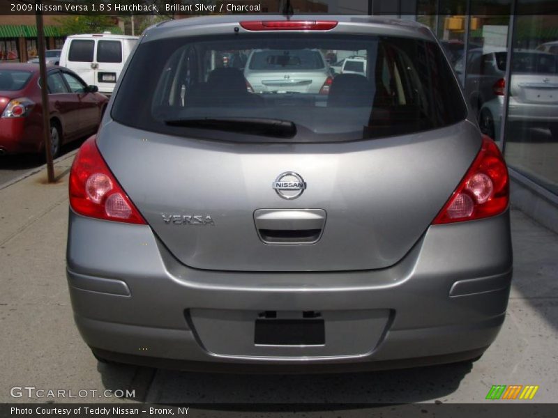 Brillant Silver / Charcoal 2009 Nissan Versa 1.8 S Hatchback