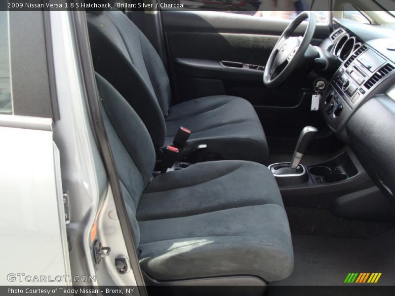 Brillant Silver / Charcoal 2009 Nissan Versa 1.8 S Hatchback