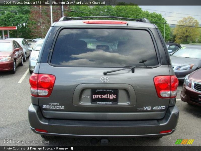 Phantom Gray Pearl / Light Charcoal 2005 Toyota Sequoia SR5 4WD