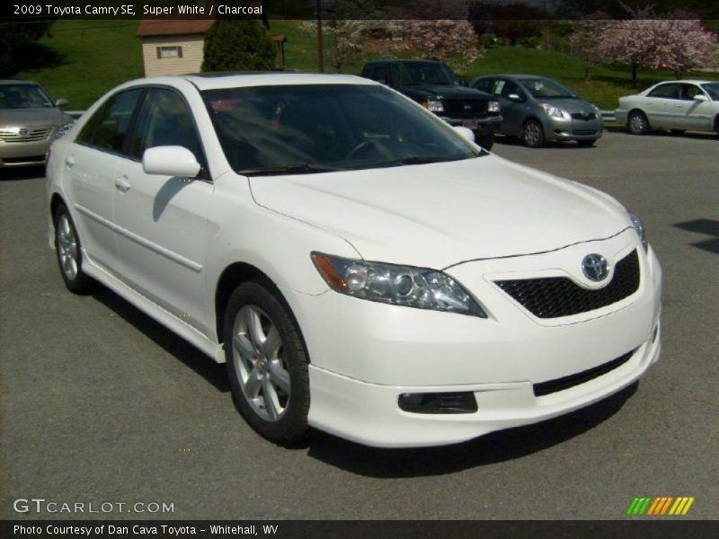 Super White / Charcoal 2009 Toyota Camry SE