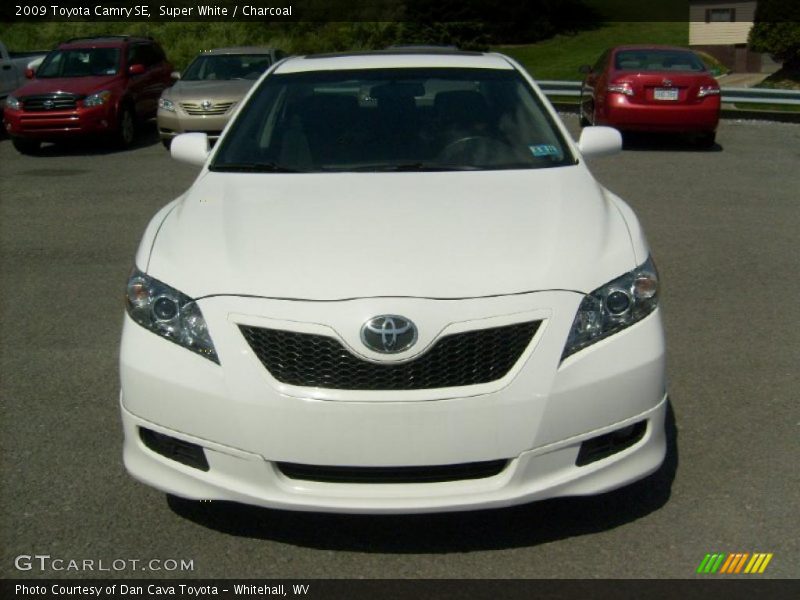 Super White / Charcoal 2009 Toyota Camry SE