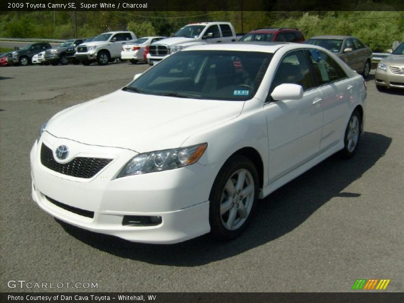 Super White / Charcoal 2009 Toyota Camry SE