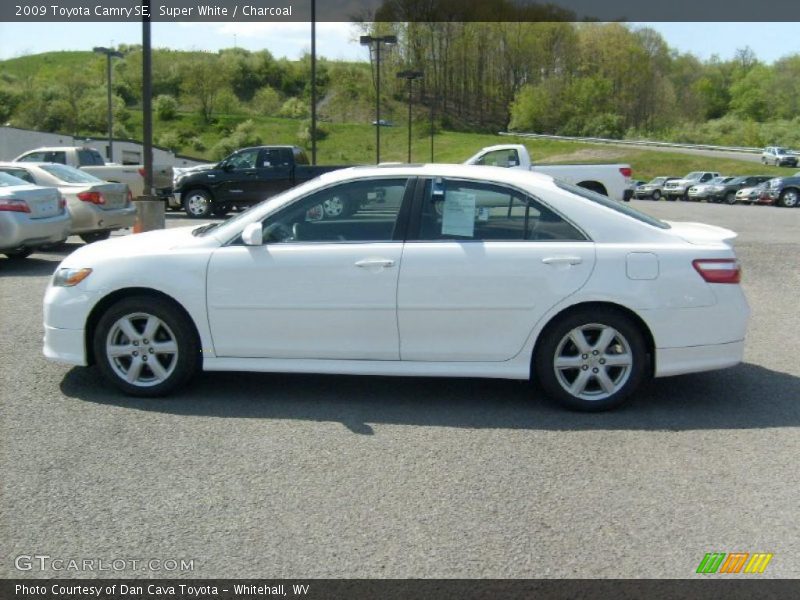 Super White / Charcoal 2009 Toyota Camry SE