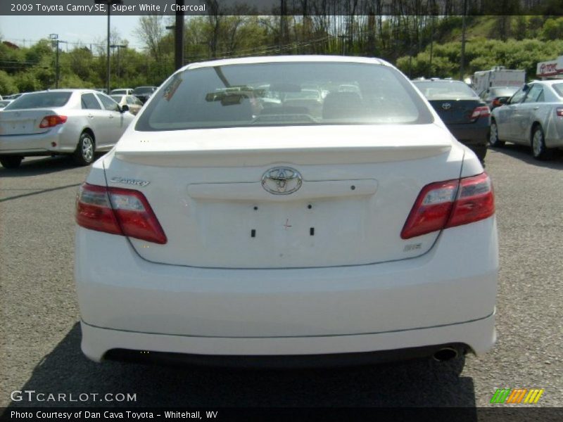 Super White / Charcoal 2009 Toyota Camry SE